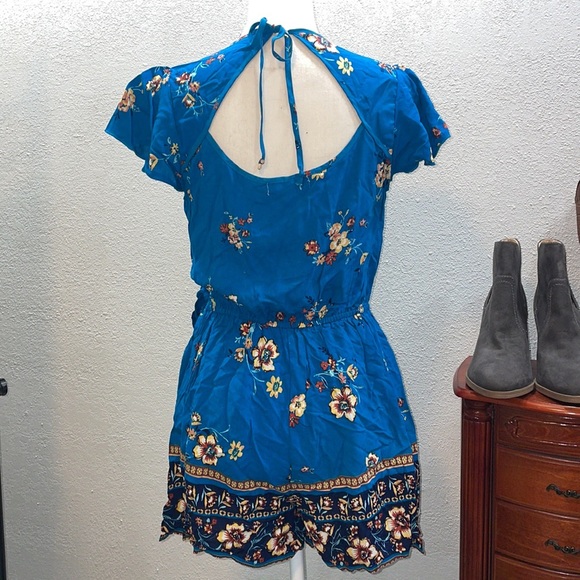 Faux Wrap romper with pockets! New without tags! Bohemian floral - Picture 3 of 6
